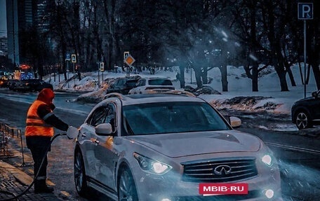 Infiniti QX70, 2013 год, 2 450 000 рублей, 7 фотография