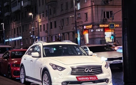 Infiniti QX70, 2013 год, 2 450 000 рублей, 6 фотография