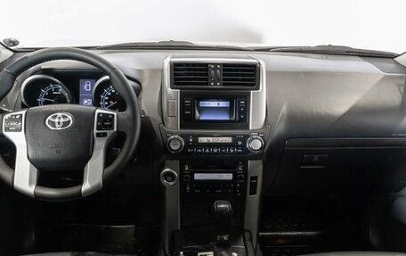 Toyota Land Cruiser Prado 150 рестайлинг 2, 2011 год, 2 692 000 рублей, 6 фотография