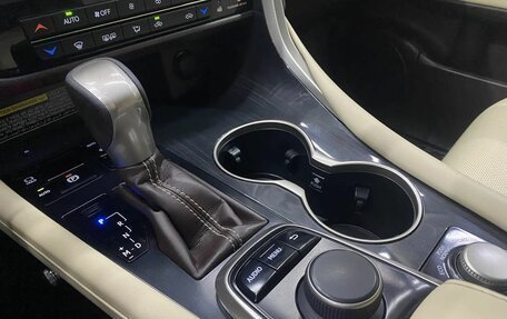 Lexus RX IV рестайлинг, 2019 год, 3 999 000 рублей, 15 фотография