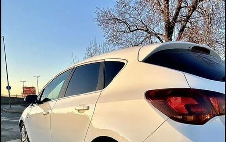 Opel Astra J, 2011 год, 700 000 рублей, 4 фотография