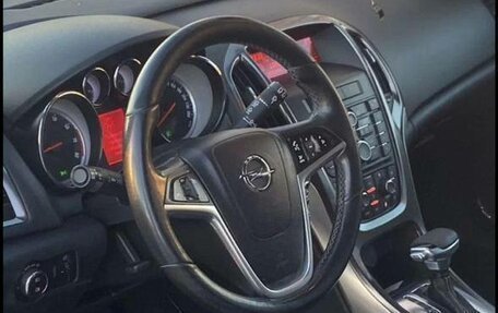 Opel Astra J, 2011 год, 700 000 рублей, 2 фотография