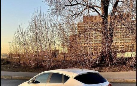 Opel Astra J, 2011 год, 700 000 рублей, 7 фотография