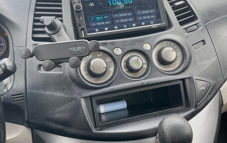 Mitsubishi Grandis, 2006 год, 800 000 рублей, 8 фотография