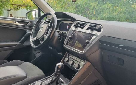 Volkswagen Tiguan II, 2017 год, 2 100 000 рублей, 4 фотография