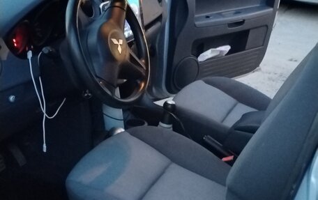 Mitsubishi Colt VI рестайлинг, 2005 год, 400 000 рублей, 10 фотография