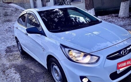 Hyundai Solaris II рестайлинг, 2014 год, 899 999 рублей, 2 фотография