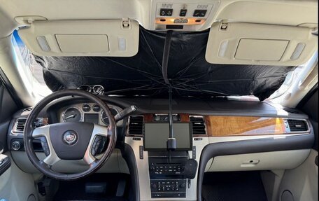 Cadillac Escalade III, 2011 год, 2 799 000 рублей, 12 фотография