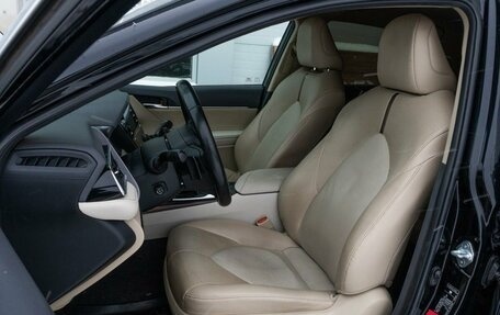 Toyota Camry, 2018 год, 2 800 000 рублей, 10 фотография