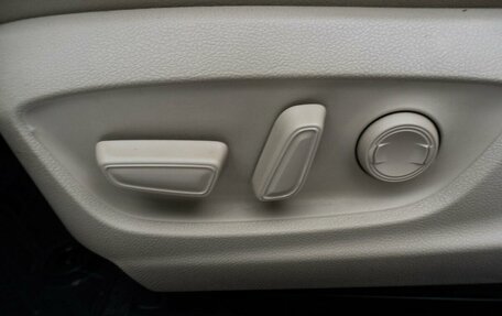 Toyota Camry, 2018 год, 2 800 000 рублей, 13 фотография