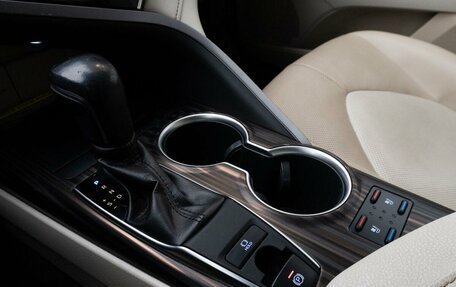 Toyota Camry, 2018 год, 2 800 000 рублей, 25 фотография