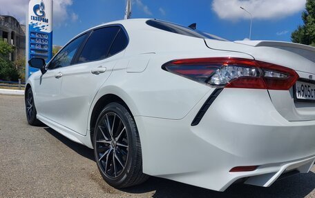 Toyota Camry, 2022 год, 3 650 000 рублей, 4 фотография