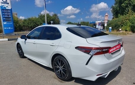 Toyota Camry, 2022 год, 3 650 000 рублей, 6 фотография