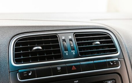 Volkswagen Polo VI (EU Market), 2011 год, 678 000 рублей, 24 фотография