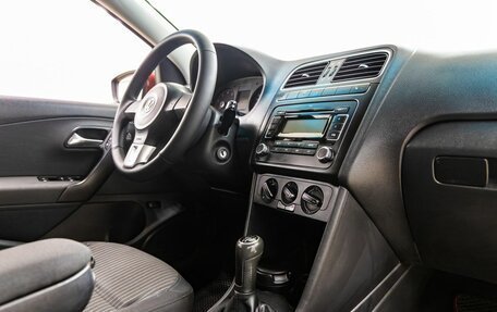 Volkswagen Polo VI (EU Market), 2011 год, 678 000 рублей, 31 фотография