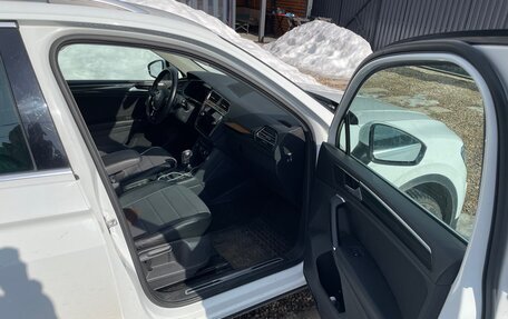 Volkswagen Tiguan II, 2017 год, 2 490 000 рублей, 16 фотография