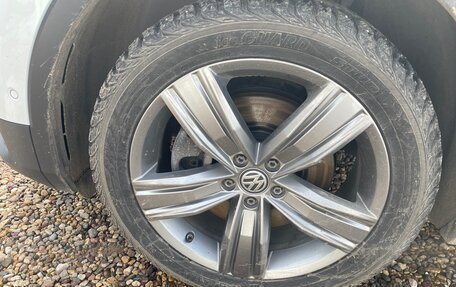 Volkswagen Tiguan II, 2017 год, 2 490 000 рублей, 18 фотография