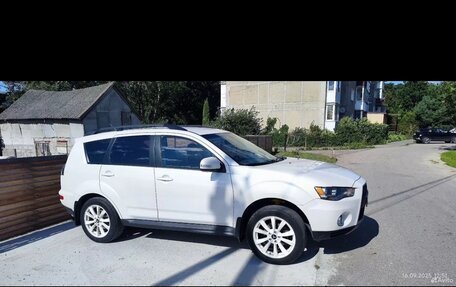 Mitsubishi Outlander III рестайлинг 3, 2011 год, 1 350 000 рублей, 1 фотография