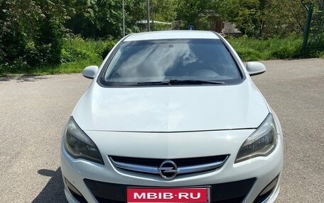 Opel Astra J, 2013 год, 825 000 рублей, 1 фотография