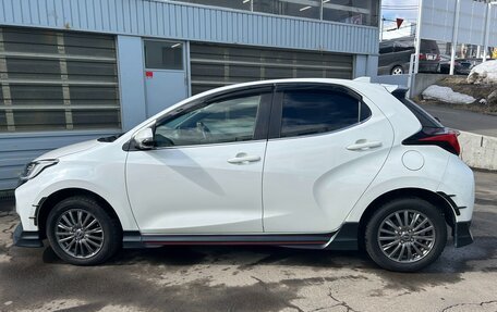 Toyota Yaris, 2023 год, 1 250 000 рублей, 9 фотография