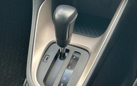 Toyota Yaris, 2023 год, 1 250 000 рублей, 36 фотография