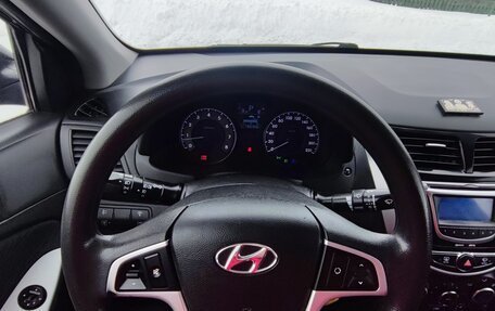 Hyundai Solaris II рестайлинг, 2012 год, 680 000 рублей, 19 фотография