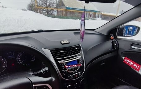 Hyundai Solaris II рестайлинг, 2012 год, 680 000 рублей, 18 фотография