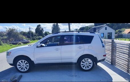 Mitsubishi Outlander III рестайлинг 3, 2011 год, 1 350 000 рублей, 2 фотография