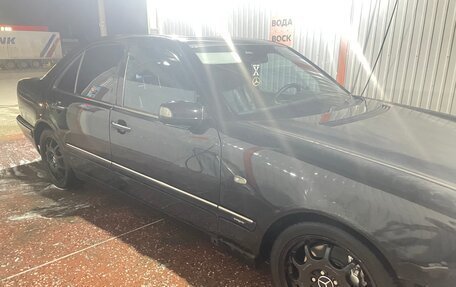 Mercedes-Benz E-Класс, 1998 год, 770 000 рублей, 4 фотография