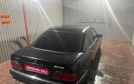 Mercedes-Benz E-Класс, 1998 год, 770 000 рублей, 3 фотография