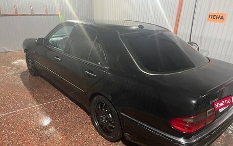 Mercedes-Benz E-Класс, 1998 год, 770 000 рублей, 2 фотография