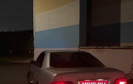 Mercedes-Benz E-Класс, 2001 год, 550 000 рублей, 2 фотография