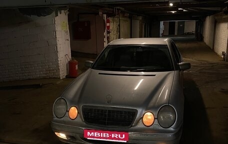 Mercedes-Benz E-Класс, 2001 год, 550 000 рублей, 4 фотография