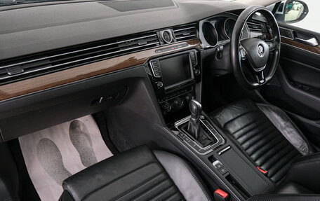 Volkswagen Passat B8 рестайлинг, 2015 год, 1 499 000 рублей, 13 фотография