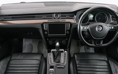 Volkswagen Passat B8 рестайлинг, 2015 год, 1 499 000 рублей, 11 фотография