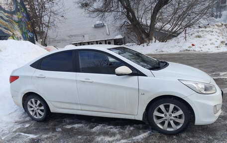 Hyundai Solaris II рестайлинг, 2013 год, 1 000 000 рублей, 14 фотография