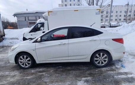 Hyundai Solaris II рестайлинг, 2013 год, 1 000 000 рублей, 12 фотография
