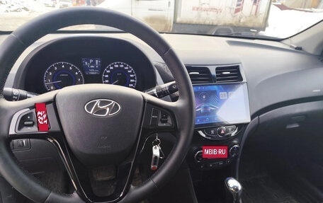 Hyundai Solaris II рестайлинг, 2013 год, 1 000 000 рублей, 9 фотография