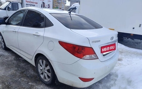 Hyundai Solaris II рестайлинг, 2013 год, 1 000 000 рублей, 13 фотография