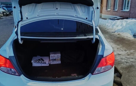 Hyundai Solaris II рестайлинг, 2013 год, 1 000 000 рублей, 17 фотография