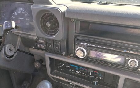 Toyota Land Cruiser 70, 1991 год, 690 000 рублей, 1 фотография