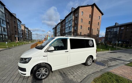 Volkswagen Caravelle T6 рестайлинг, 2015 год, 2 399 999 рублей, 2 фотография