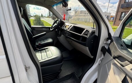 Volkswagen Caravelle T6 рестайлинг, 2015 год, 2 399 999 рублей, 5 фотография