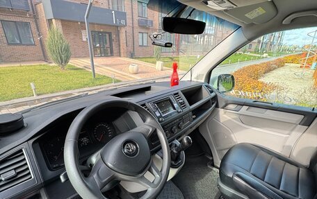 Volkswagen Caravelle T6 рестайлинг, 2015 год, 2 399 999 рублей, 8 фотография