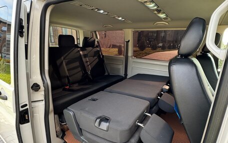 Volkswagen Caravelle T6 рестайлинг, 2015 год, 2 399 999 рублей, 11 фотография