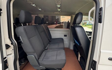 Volkswagen Caravelle T6 рестайлинг, 2015 год, 2 399 999 рублей, 10 фотография