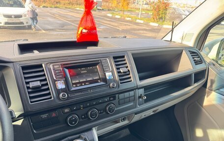 Volkswagen Caravelle T6 рестайлинг, 2015 год, 2 399 999 рублей, 14 фотография