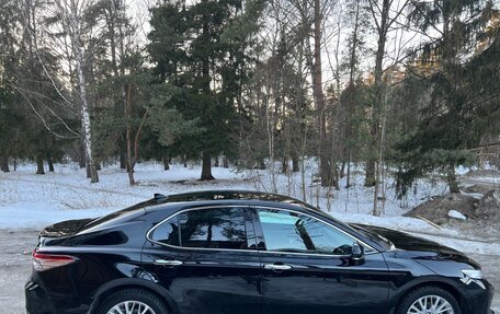 Toyota Camry, 2021 год, 3 300 000 рублей, 2 фотография