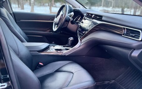 Toyota Camry, 2021 год, 3 300 000 рублей, 6 фотография