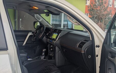 Toyota Land Cruiser Prado 150 рестайлинг 2, 2021 год, 6 750 000 рублей, 5 фотография